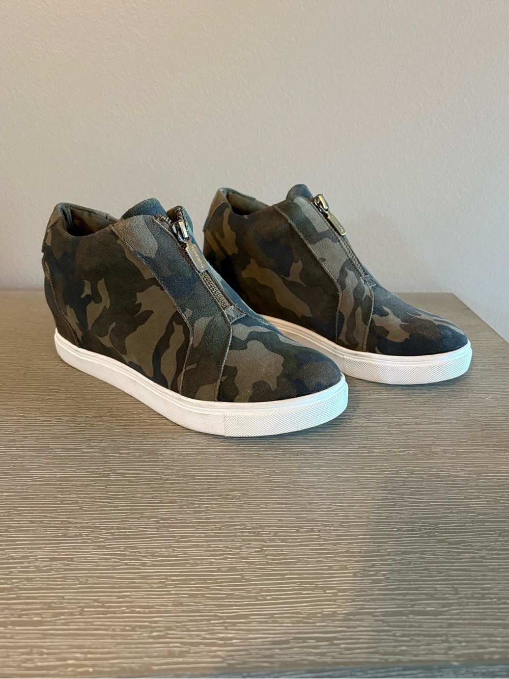 Blondo Waterproof Camo Wedge Sneaker Boots Size 7 Zip Front
